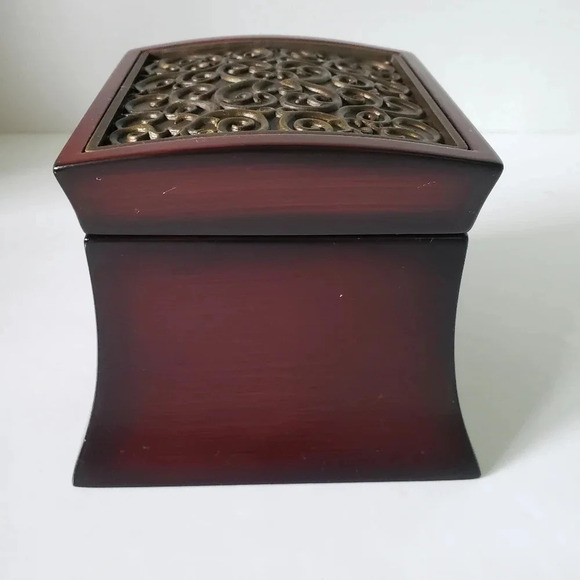2004 Bombay Small Wooden  Musical Ring Jewelry Box. - Picture 2 of 11
